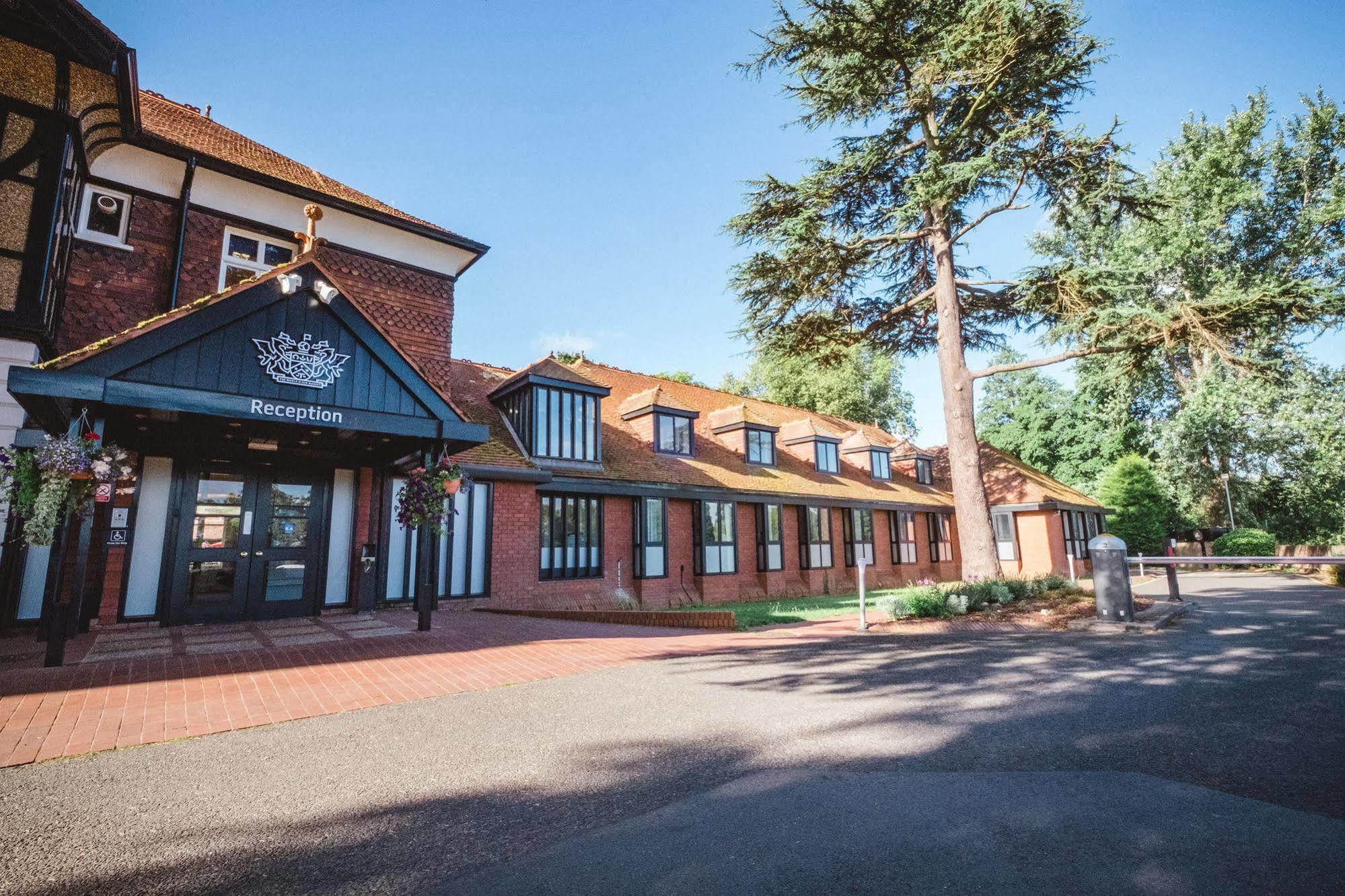 Cim Business Centre Hotel Maidenhead Exterior foto